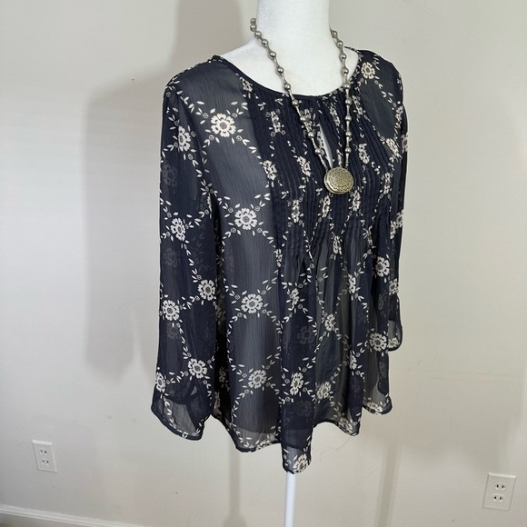 Old Navy sz med tunic style top in gray and off white sheer semi dressy - Picture 3 of 12